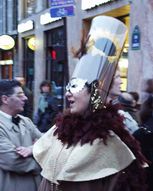 Carnaval de Paris 2002, Isabelle et son boa