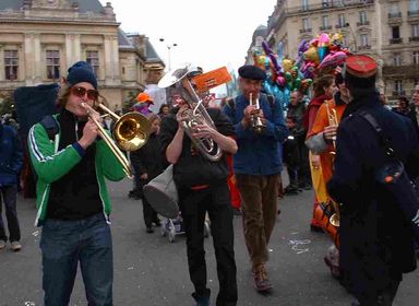 Les khuseks, fanfare des Beaux-Arts