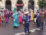 Les Pantruches devant la mairie du 20ème